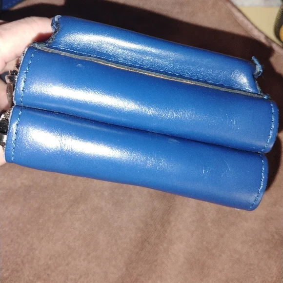 Patricia Nash Albertine Phone Crossbody - Picture 3 of 7